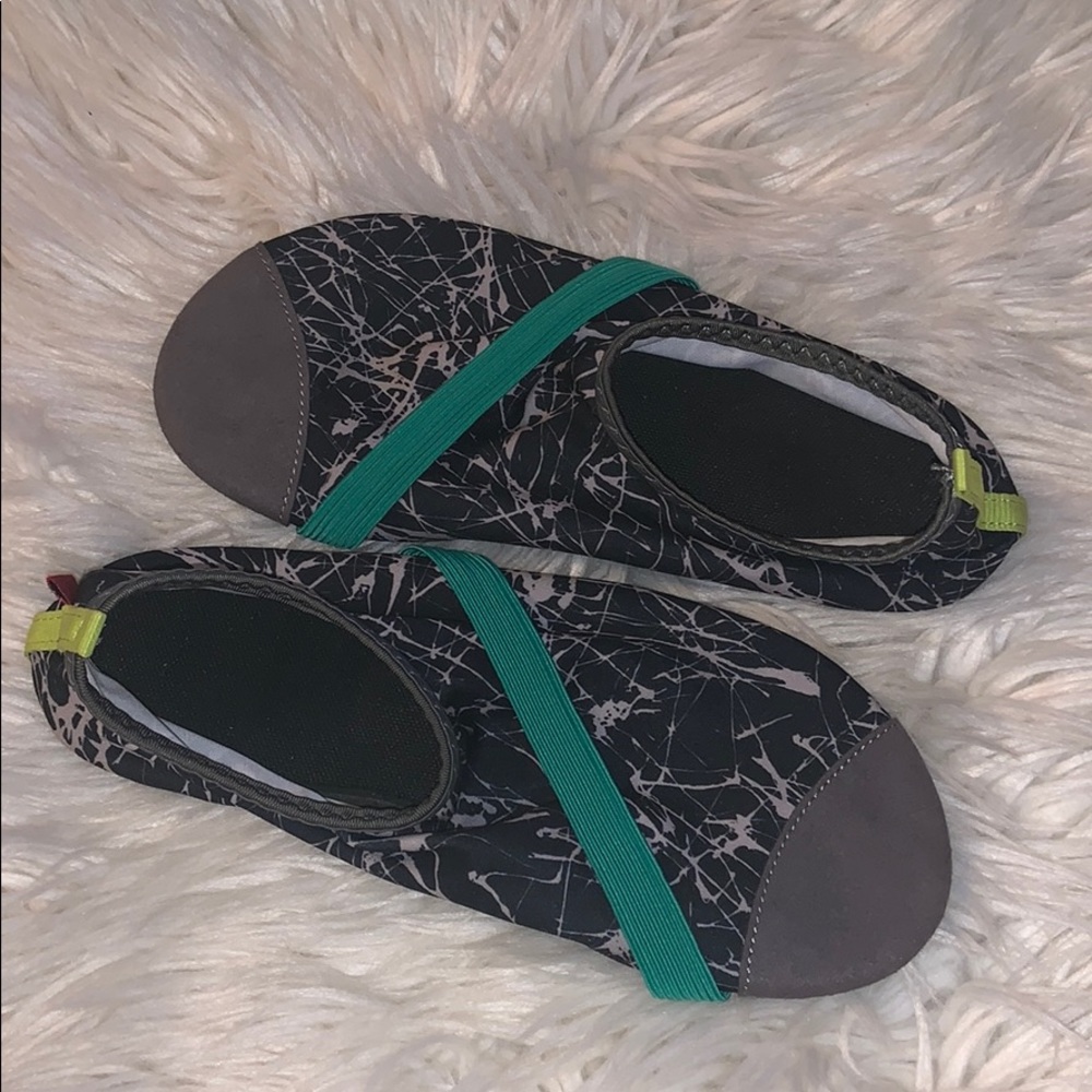 Fitkicks active footwear  sz 7/8